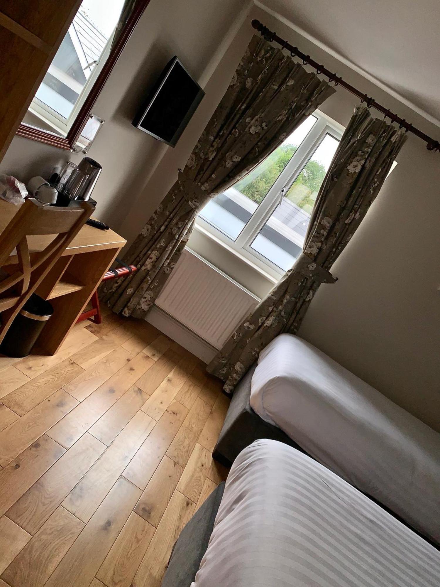 The Highlands Hotel Glenties Oda fotoğraf
