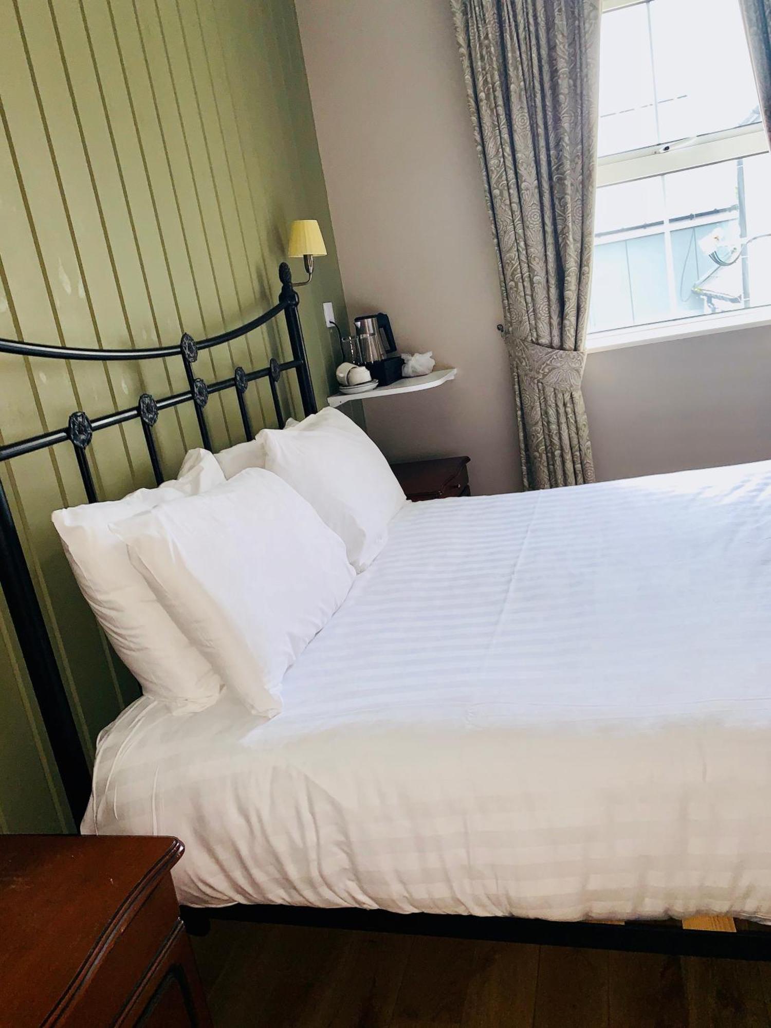 The Highlands Hotel Glenties Oda fotoğraf
