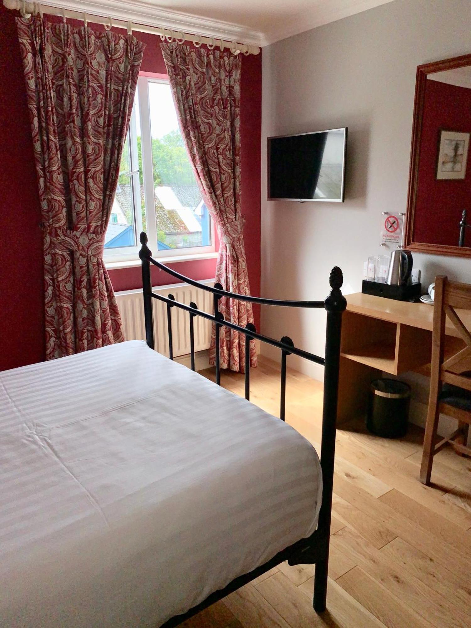 The Highlands Hotel Glenties Oda fotoğraf